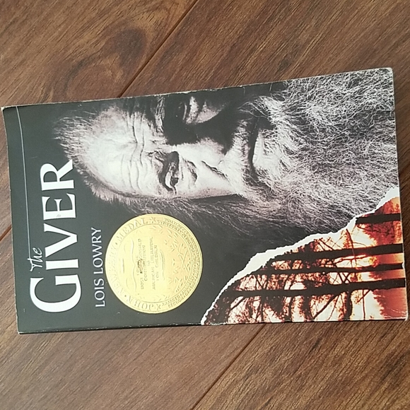 The Giver book - Picture 1 of 4